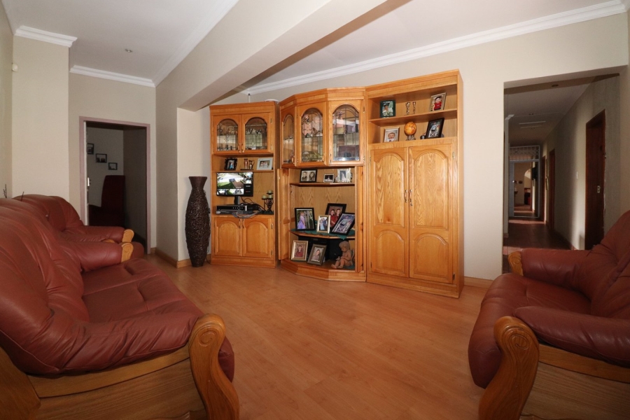 5 Bedroom Property for Sale in Wilkoppies North West